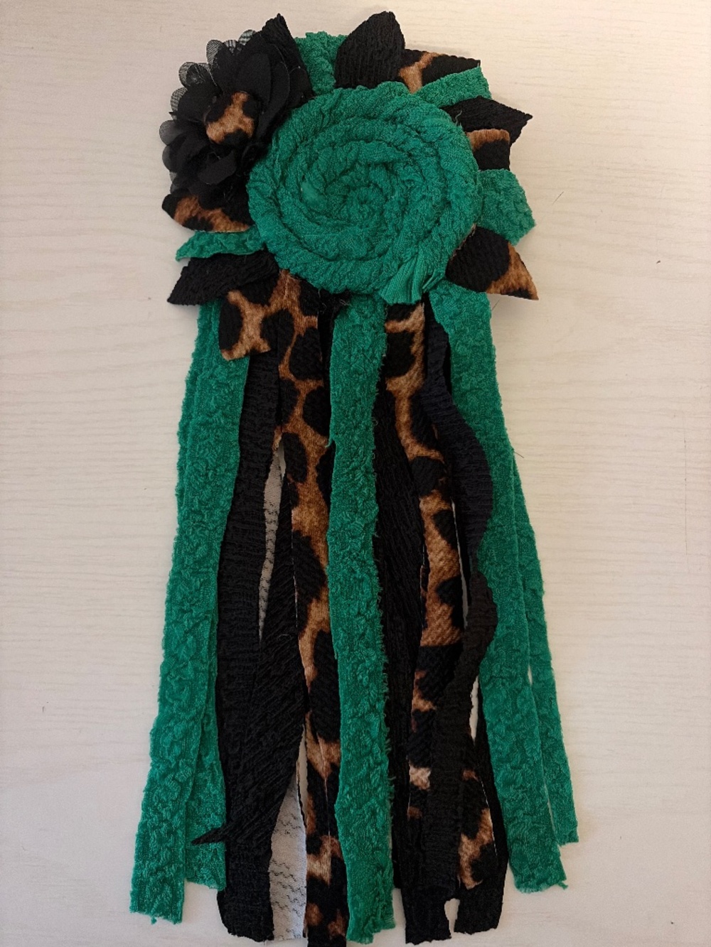 Green/Leopard Flower Pin 💚